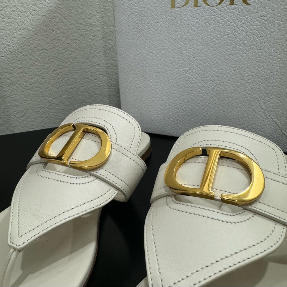 Christian Dior 30 Montaigne CD Leather Thong Sandal White/Gold 39.5 - Picture 3 of 9